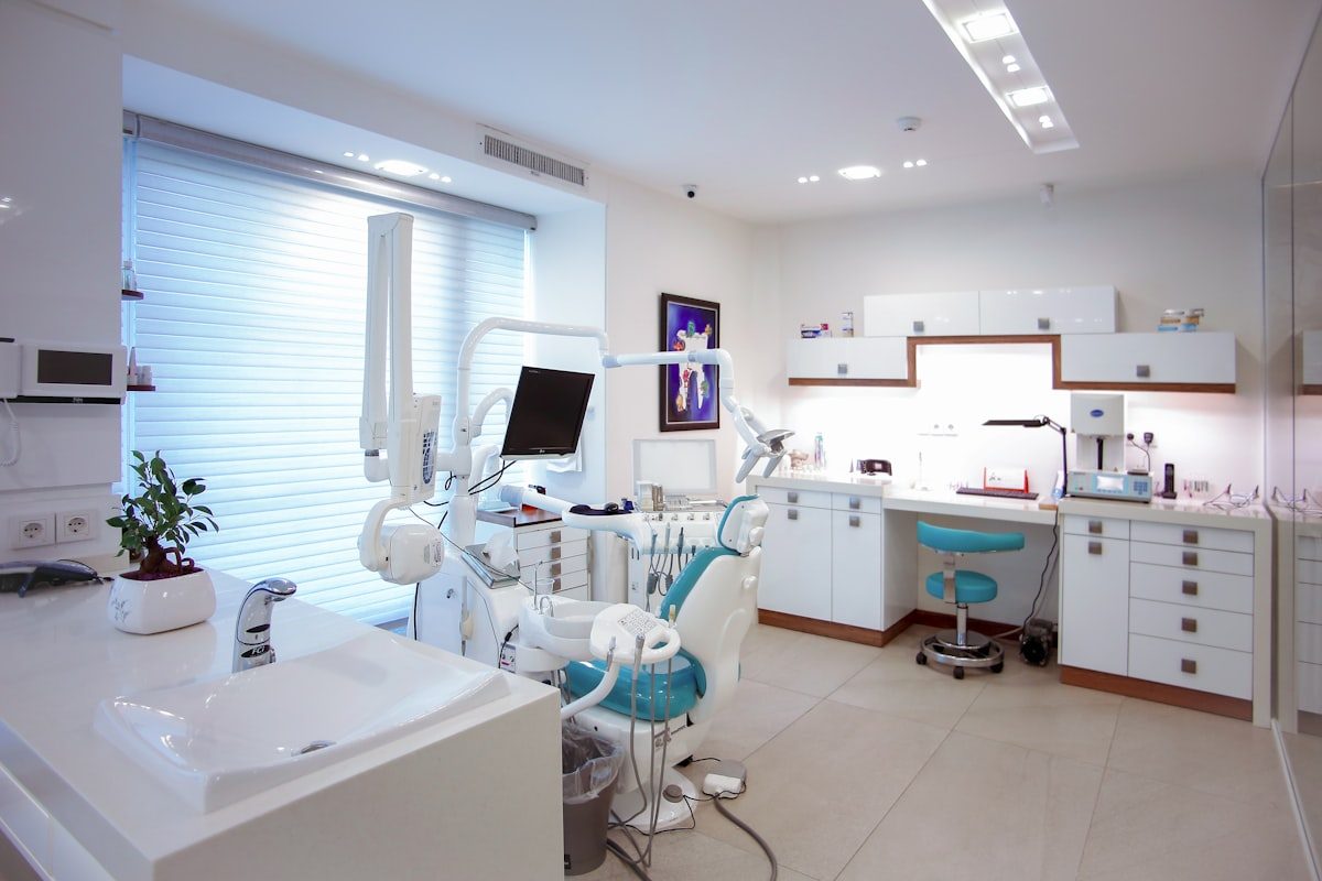 Implantes dentales modernos - Smile Clinica Dental